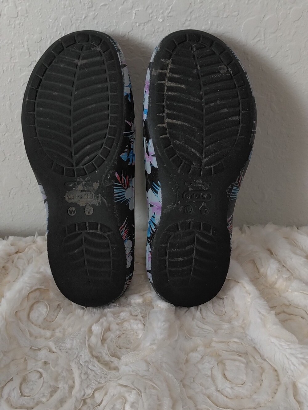 Women's Black Floral Slip-On Clogs - Tropical Print - Picture 8 of 8